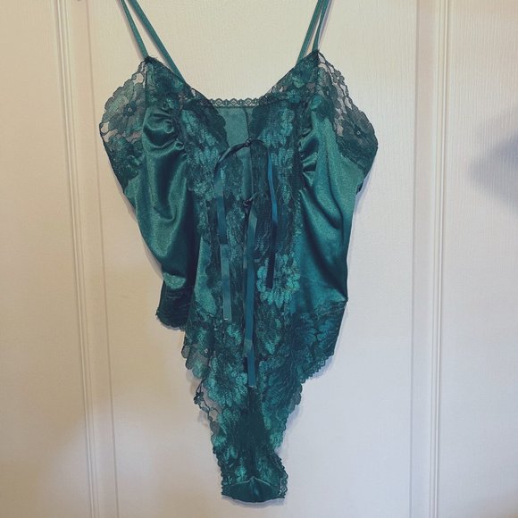 Green 2-Piece Lingerie Set-St. Patrick' Day Surprise-Size Medium-Lace-Sheer-Sexy - Picture 7 of 10